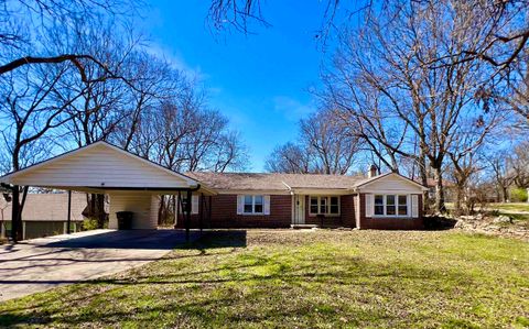 Homes For Sale - 607 N 9th St<br/> Arkansas City, KS 67005