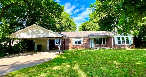 Homes For Sale - 607 N 9th St<br/> Cowley County, Arkansas City, KS 67005