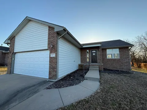 817 E Hedgewood St, Andover, KS 67002 - MLS#: 645878