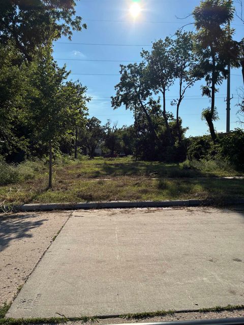 Vacant Land For Sale - 1307 N Kansas Ave<br/> Wichita, KS 67214