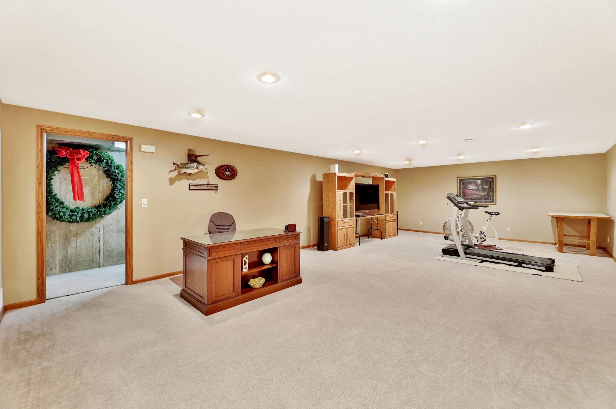 1880 N Lark Cir, Wichita, Kansas image 24