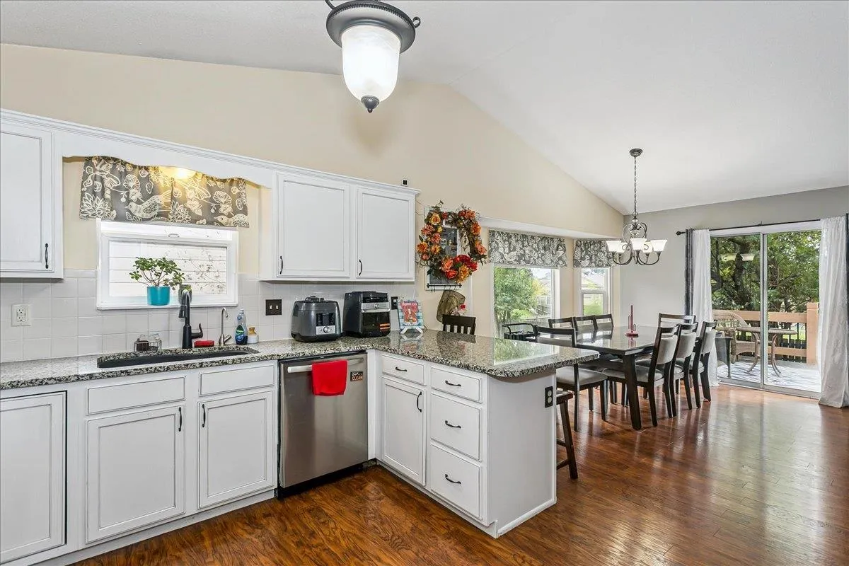 Andover, Kansas 67002, United States, 4 Bedrooms Bedrooms, ,3 BathroomsBathrooms,Residential,Active,239014