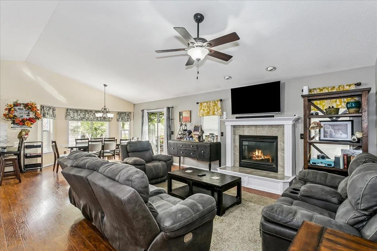 Andover, Kansas 67002, United States, 4 Bedrooms Bedrooms, ,3 BathroomsBathrooms,Residential,Active,239014