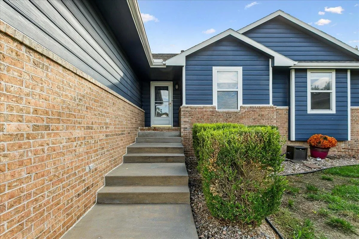 Andover, Kansas 67002, United States, 4 Bedrooms Bedrooms, ,3 BathroomsBathrooms,Residential,Active,239014