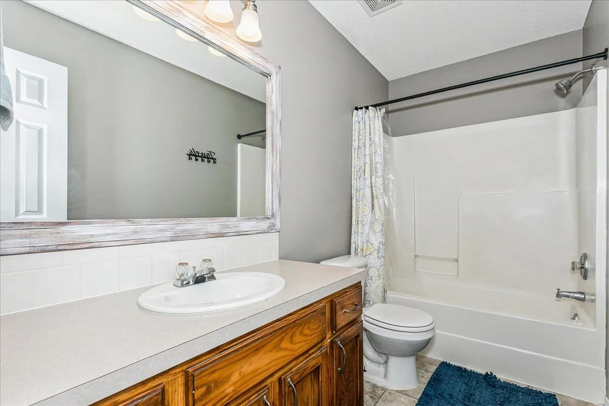 Andover, Kansas 67002, United States, 4 Bedrooms Bedrooms, ,3 BathroomsBathrooms,Residential,Active,239014