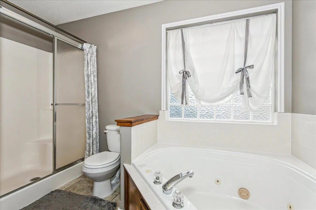 Andover, Kansas 67002, United States, 4 Bedrooms Bedrooms, ,3 BathroomsBathrooms,Residential,Active,239014