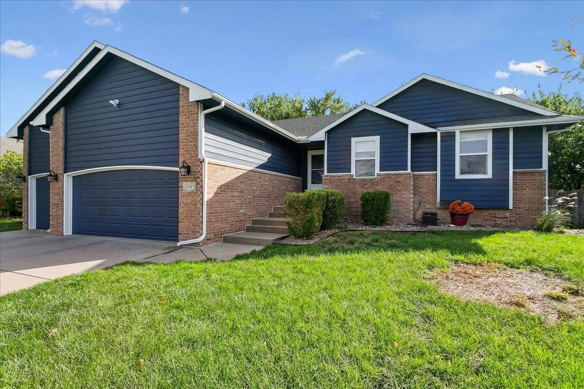 Andover, Kansas 67002, United States, 4 Bedrooms Bedrooms, ,3 BathroomsBathrooms,Residential,Active,239014