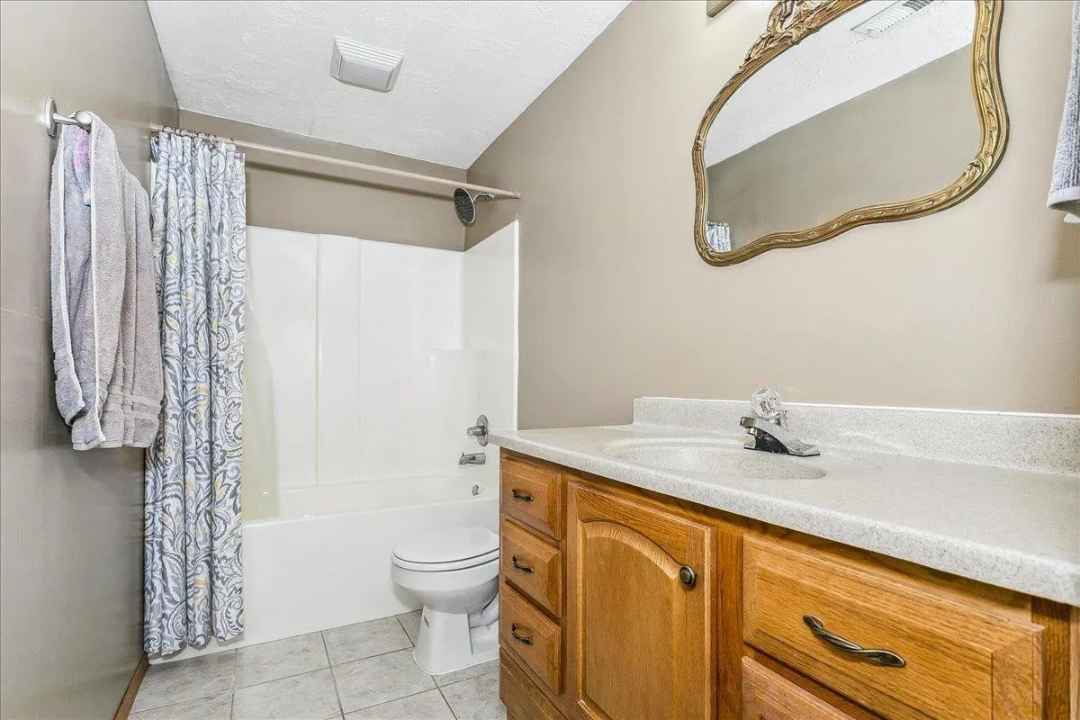 Andover, Kansas 67002, United States, 4 Bedrooms Bedrooms, ,3 BathroomsBathrooms,Residential,Active,239014