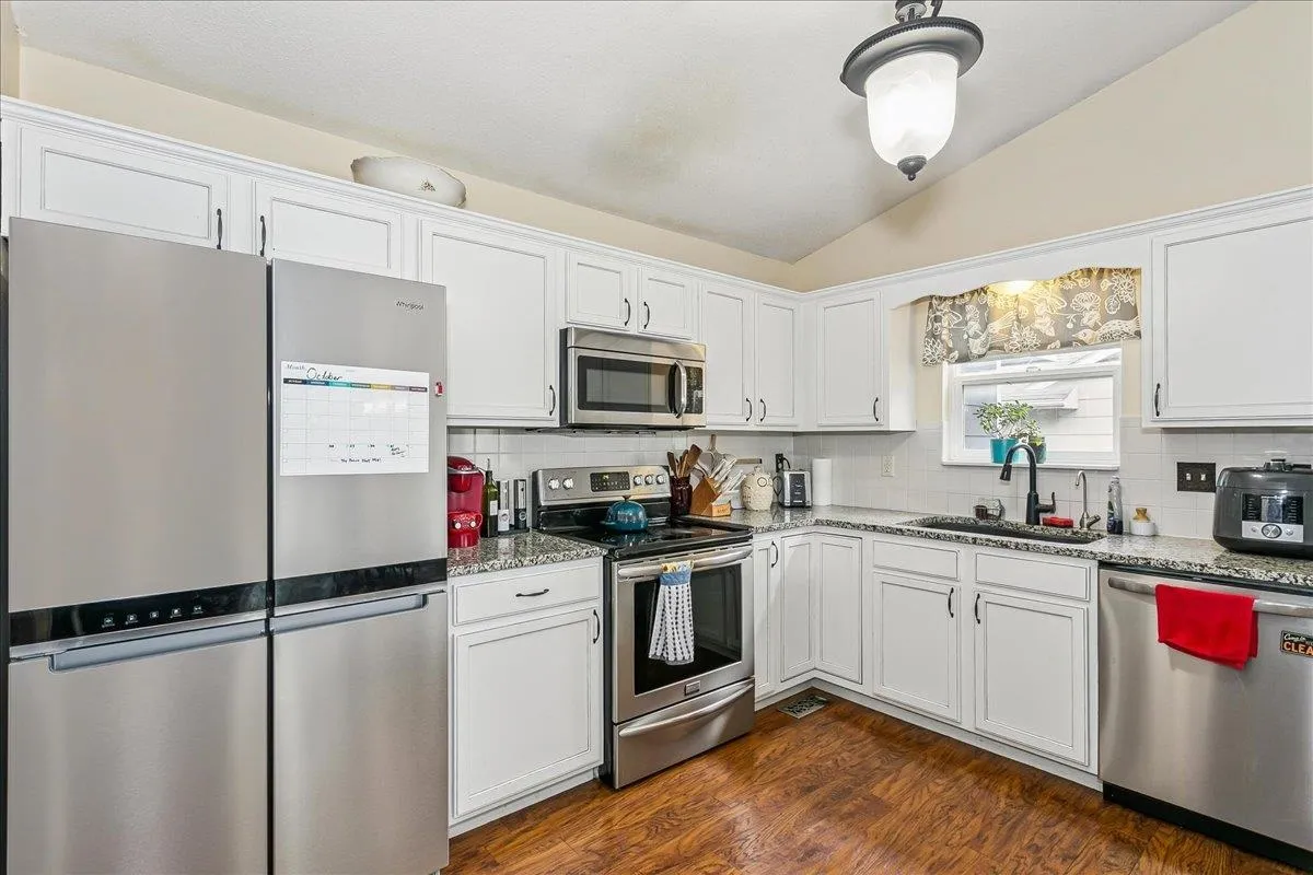 Andover, Kansas 67002, United States, 4 Bedrooms Bedrooms, ,3 BathroomsBathrooms,Residential,Active,239014