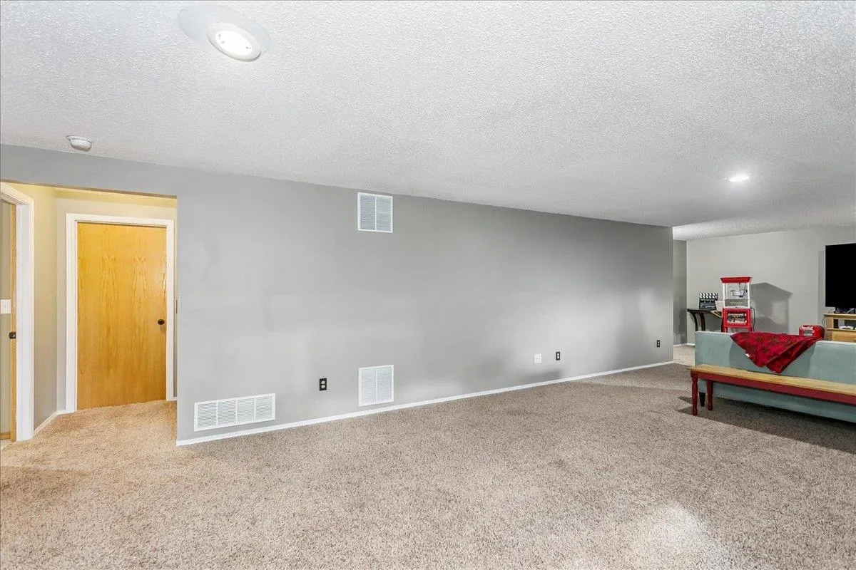 Andover, Kansas 67002, United States, 4 Bedrooms Bedrooms, ,3 BathroomsBathrooms,Residential,Active,239014