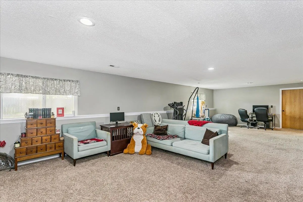 Andover, Kansas 67002, United States, 4 Bedrooms Bedrooms, ,3 BathroomsBathrooms,Residential,Active,239014