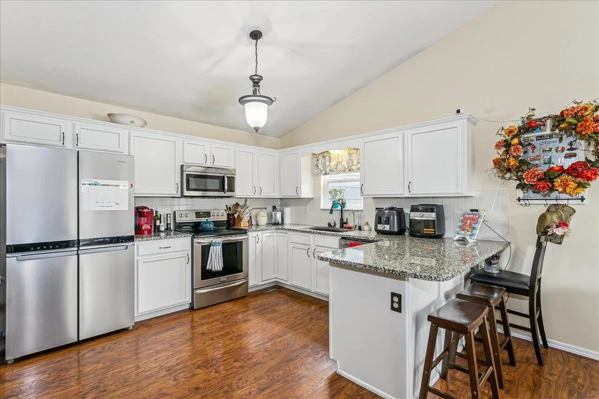 Andover, Kansas 67002, United States, 4 Bedrooms Bedrooms, ,3 BathroomsBathrooms,Residential,Active,239014