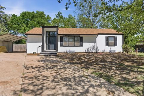 Homes For Sale - 850 Fredrick Dr<br/> Sedgwick County, El Dorado, KS 67042