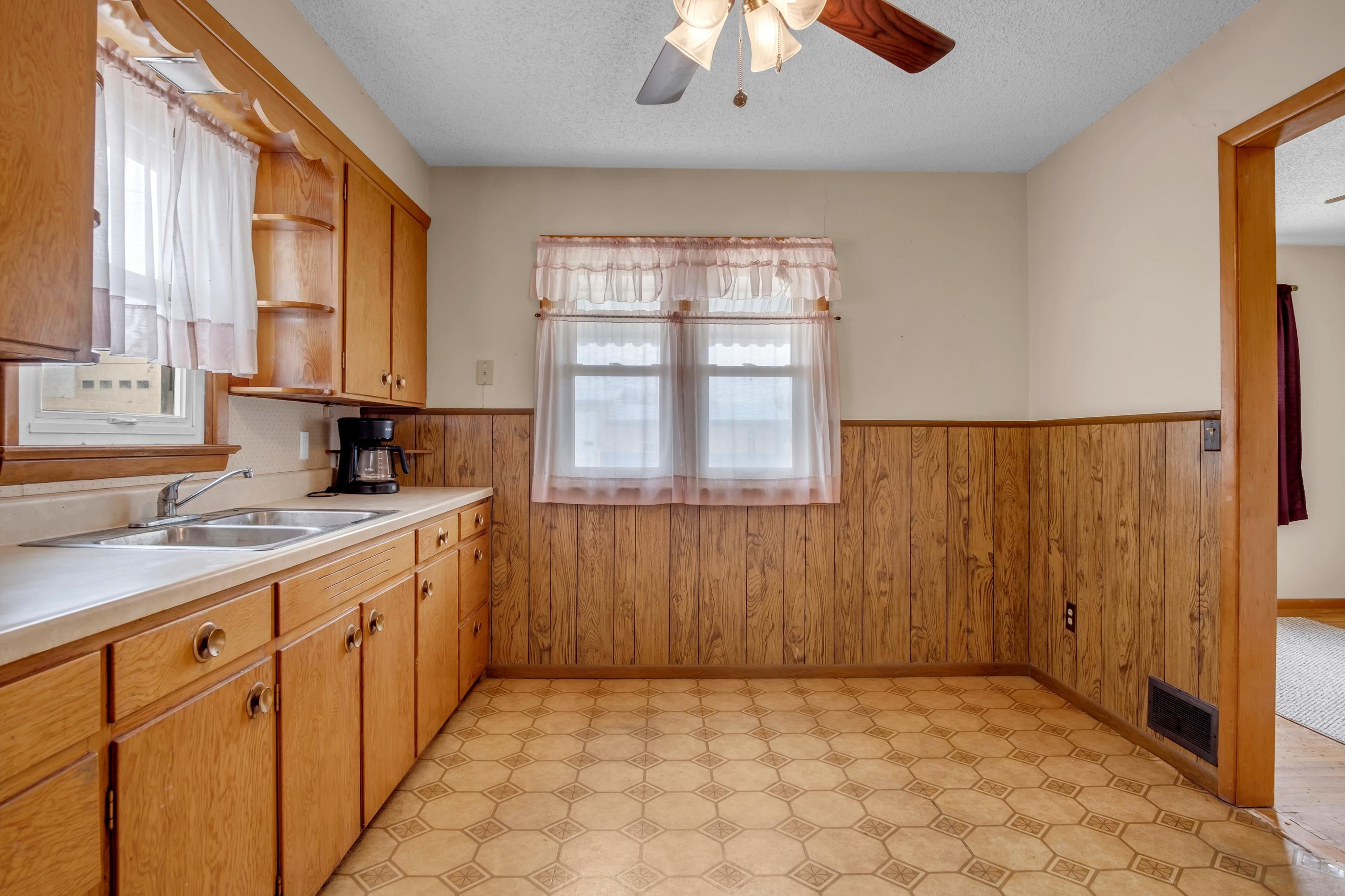 409 N Ash St, Hillsboro, Kansas image 11