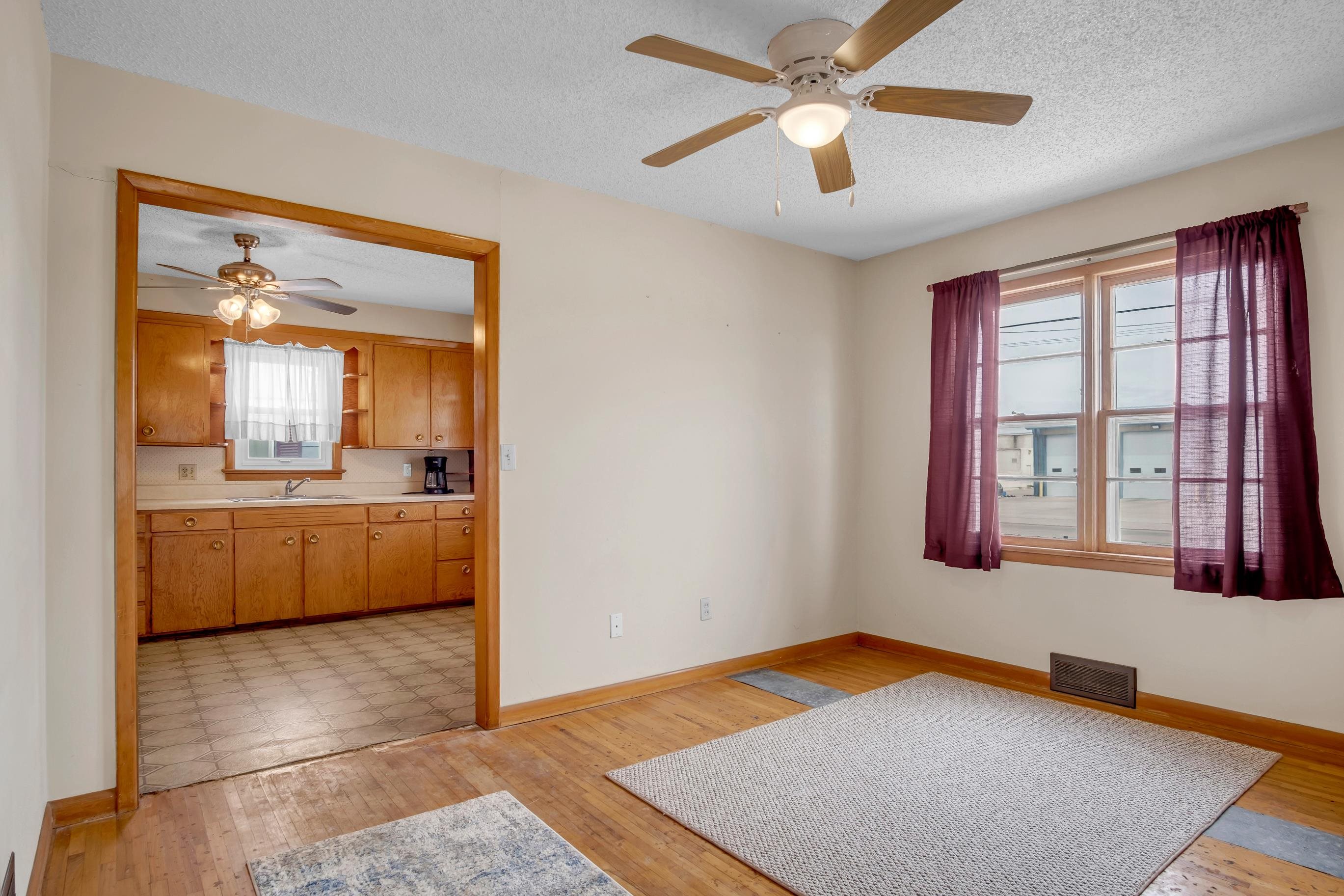 409 N Ash St, Hillsboro, Kansas image 8