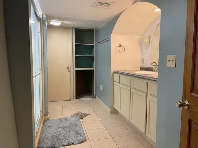 Wichita, Kansas 67209, United States, 3 Bedrooms Bedrooms, ,3 BathroomsBathrooms,Residential,Active,97504