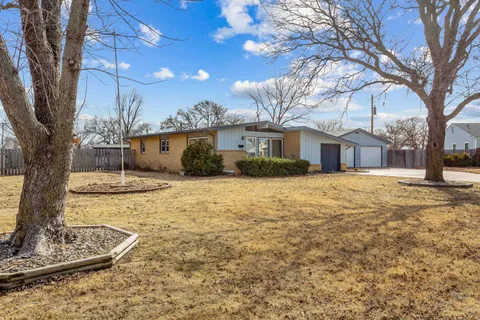 201 N Ward Pkwy, Haysville, KS MLS: 651398