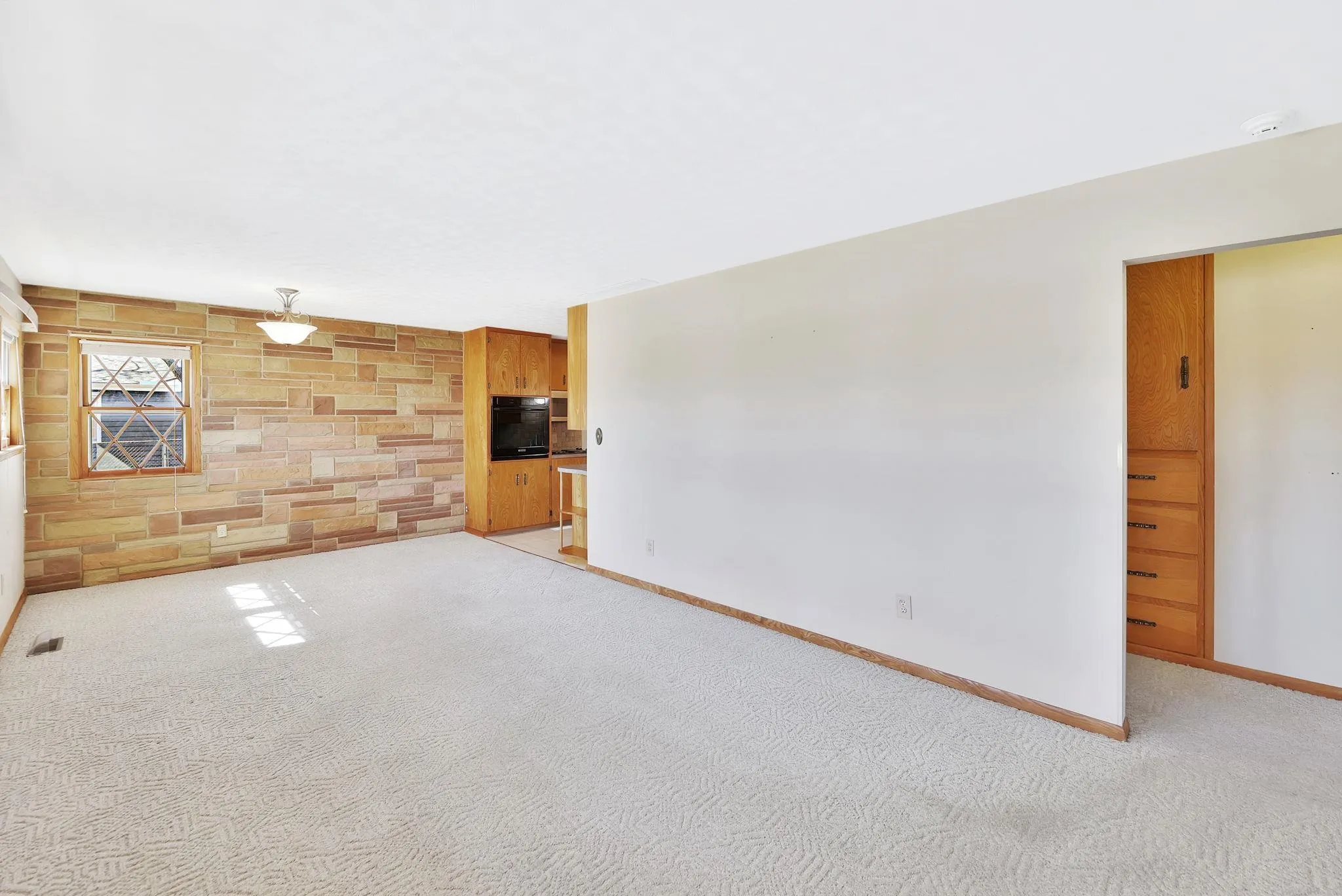 Wichita, Kansas 67217, United States, 3 Bedrooms Bedrooms, ,1 BathroomBathrooms,Residential,Pending,83528