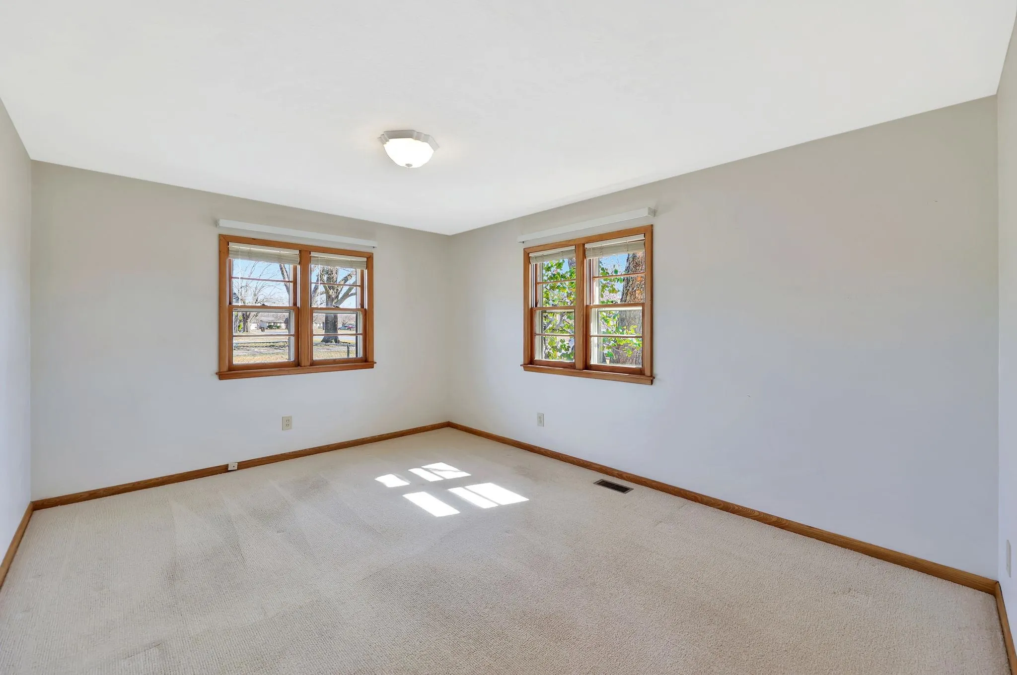 Wichita, Kansas 67217, United States, 3 Bedrooms Bedrooms, ,1 BathroomBathrooms,Residential,Pending,83528