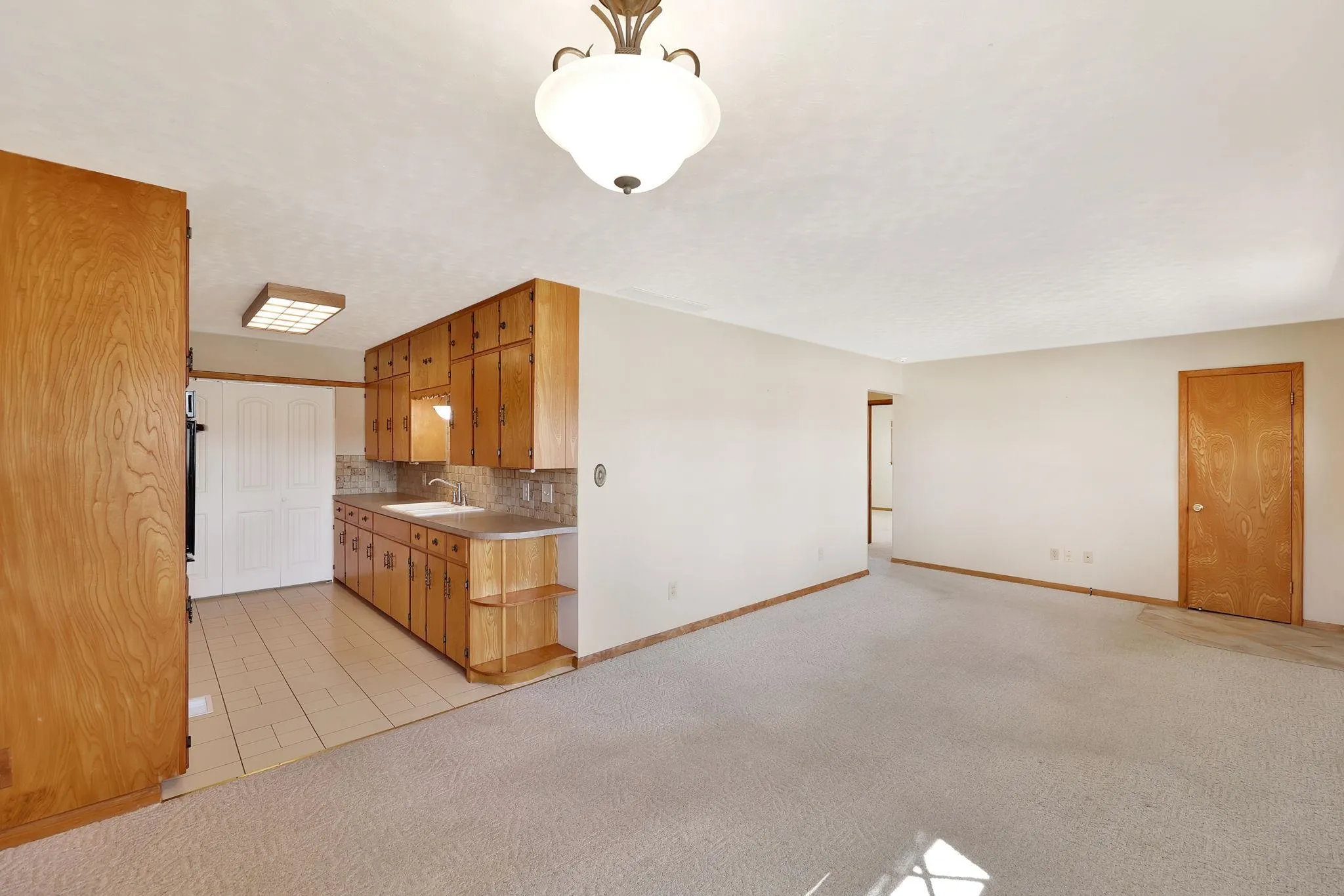 Wichita, Kansas 67217, United States, 3 Bedrooms Bedrooms, ,1 BathroomBathrooms,Residential,Pending,83528