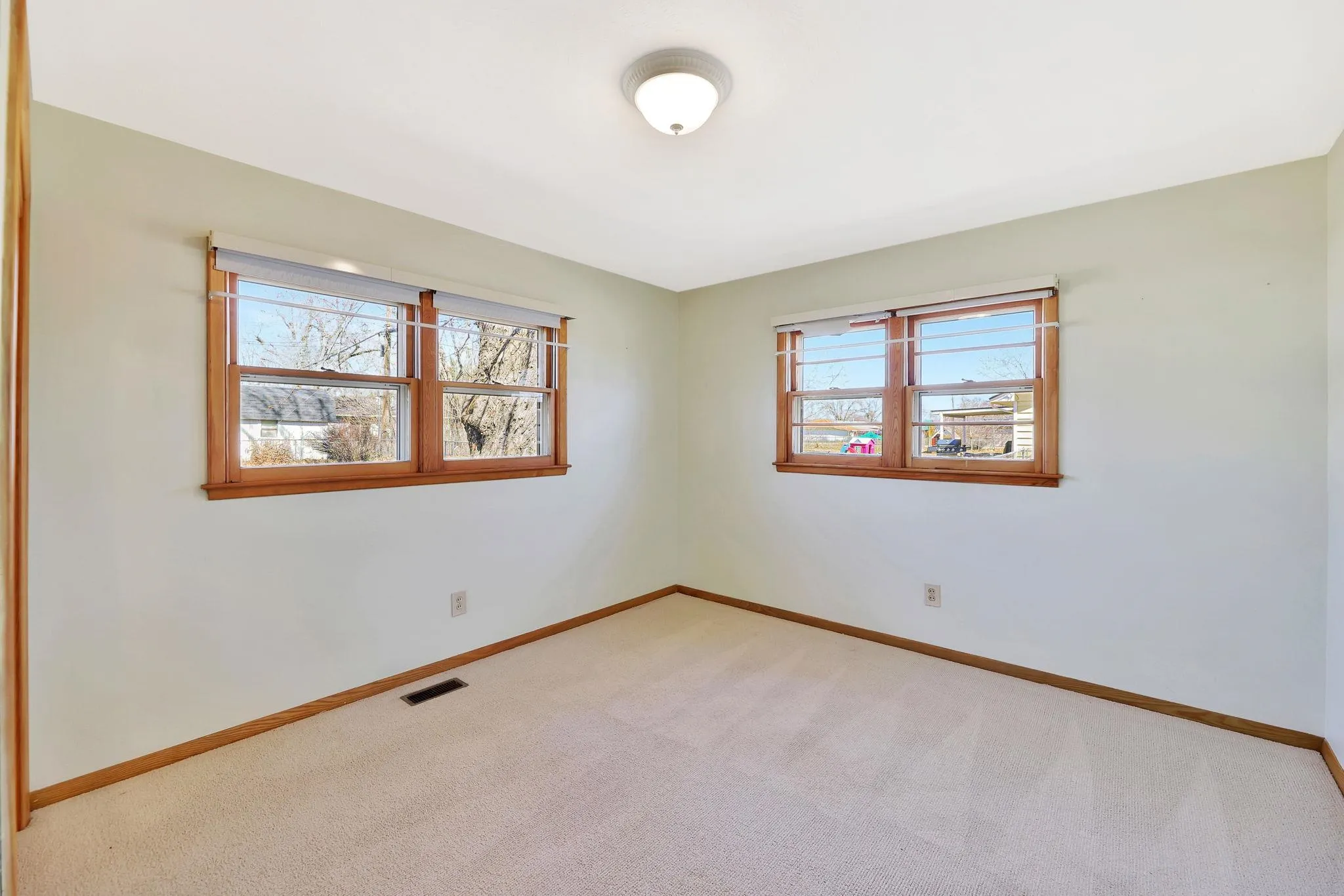 Wichita, Kansas 67217, United States, 3 Bedrooms Bedrooms, ,1 BathroomBathrooms,Residential,Pending,83528