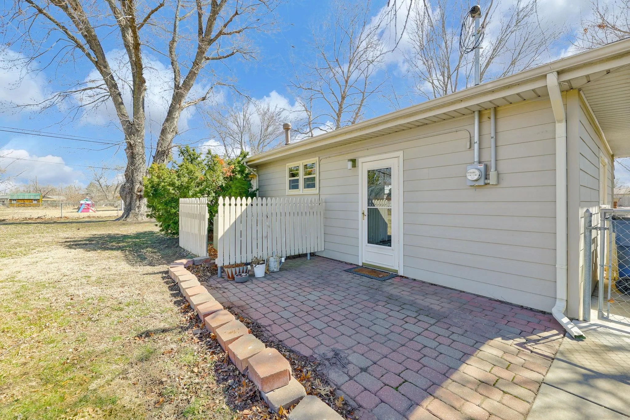 Wichita, Kansas 67217, United States, 3 Bedrooms Bedrooms, ,1 BathroomBathrooms,Residential,Pending,83528