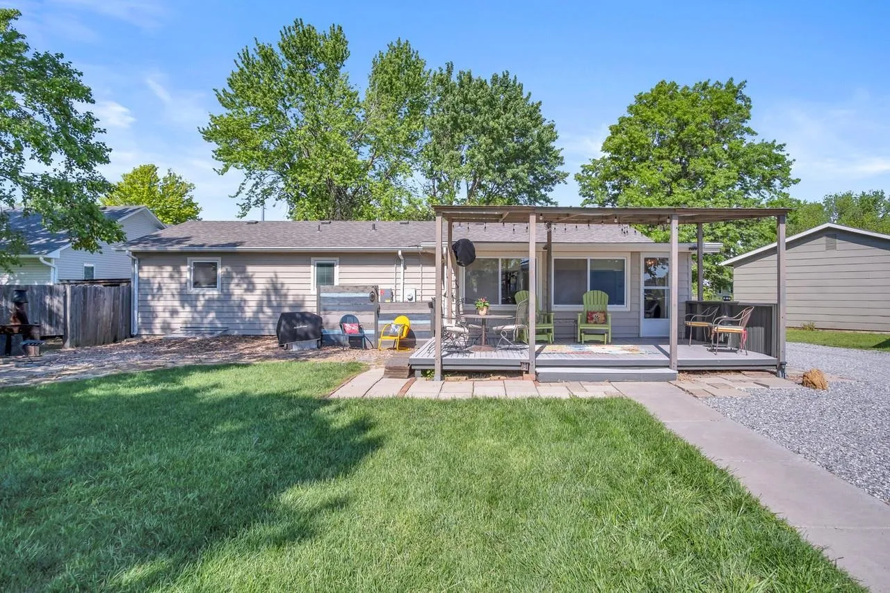 Newton, Kansas 67114, United States, 3 Bedrooms Bedrooms, ,2 BathroomsBathrooms,Residential,Pending,128455