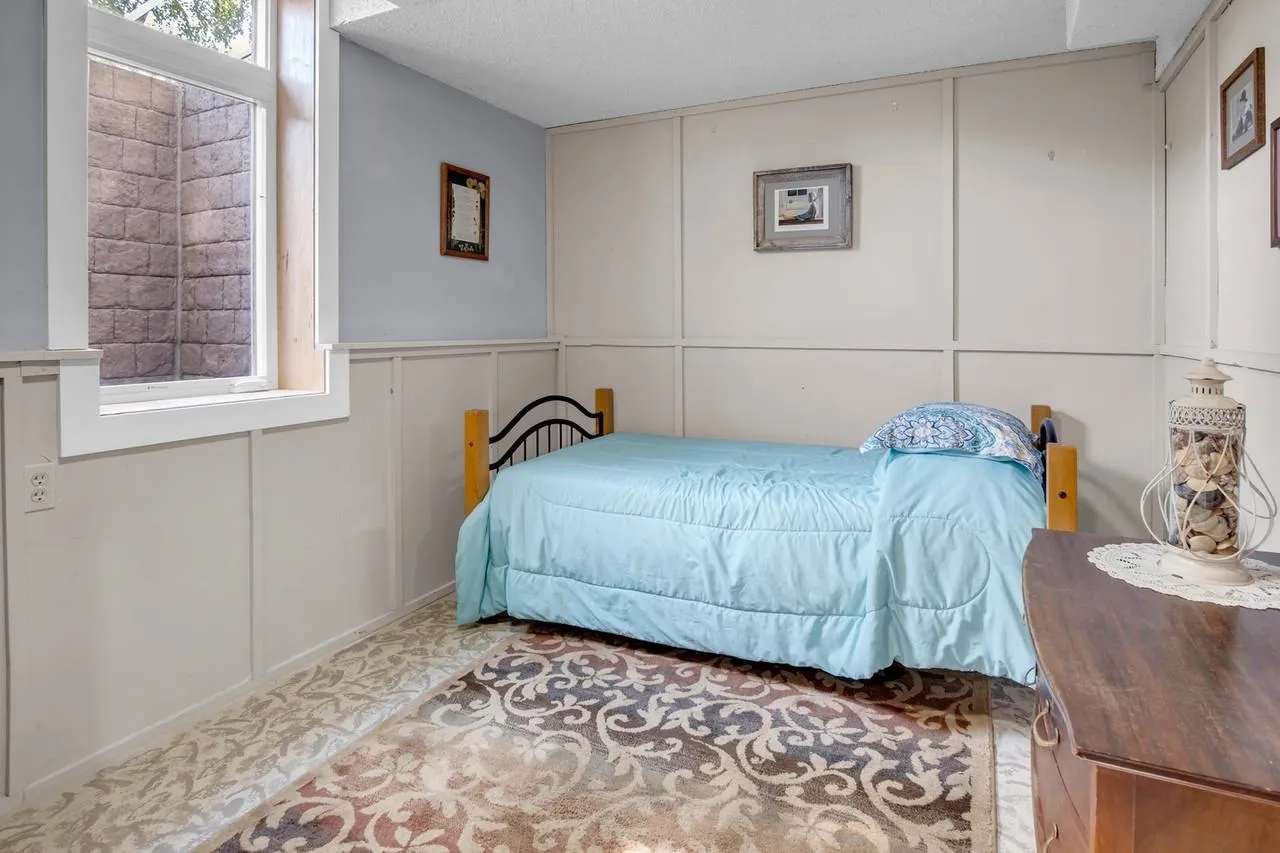 Newton, Kansas 67114, United States, 3 Bedrooms Bedrooms, ,2 BathroomsBathrooms,Residential,Pending,128455