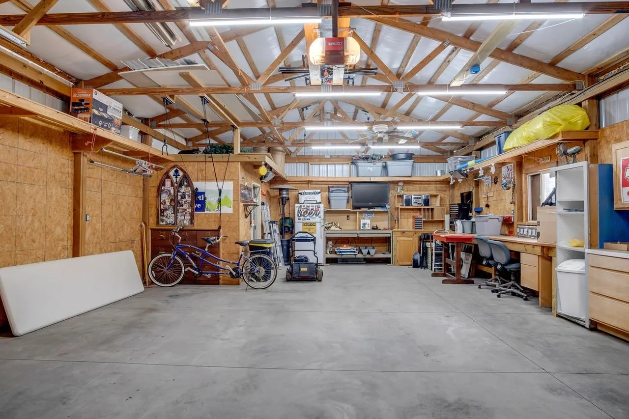 Newton, Kansas 67114, United States, 3 Bedrooms Bedrooms, ,2 BathroomsBathrooms,Residential,Pending,128455