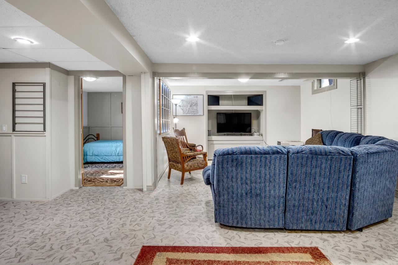 516 Meadowbrook Ct, Newton, Kansas image 23