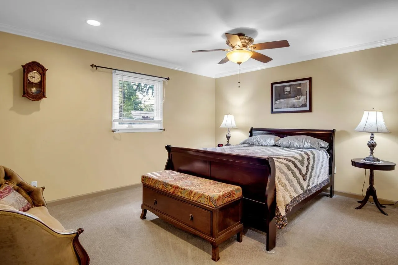 Newton, Kansas 67114, United States, 3 Bedrooms Bedrooms, ,2 BathroomsBathrooms,Residential,Pending,128455