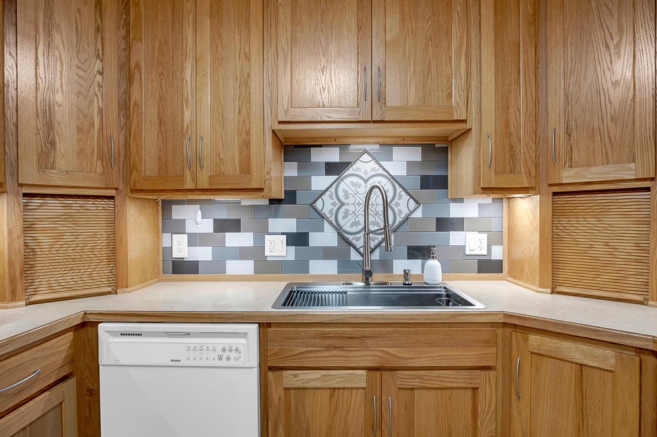 516 Meadowbrook Ct, Newton, Kansas image 12