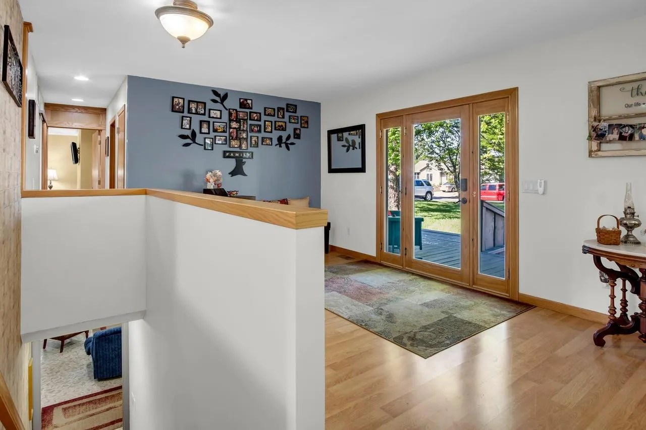 Newton, Kansas 67114, United States, 3 Bedrooms Bedrooms, ,2 BathroomsBathrooms,Residential,Pending,128455