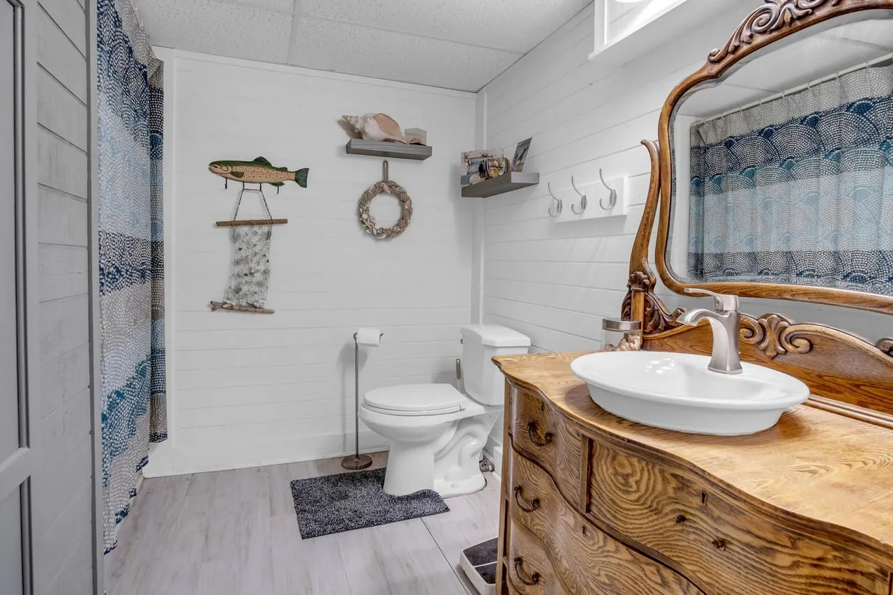 Newton, Kansas 67114, United States, 3 Bedrooms Bedrooms, ,2 BathroomsBathrooms,Residential,Pending,128455