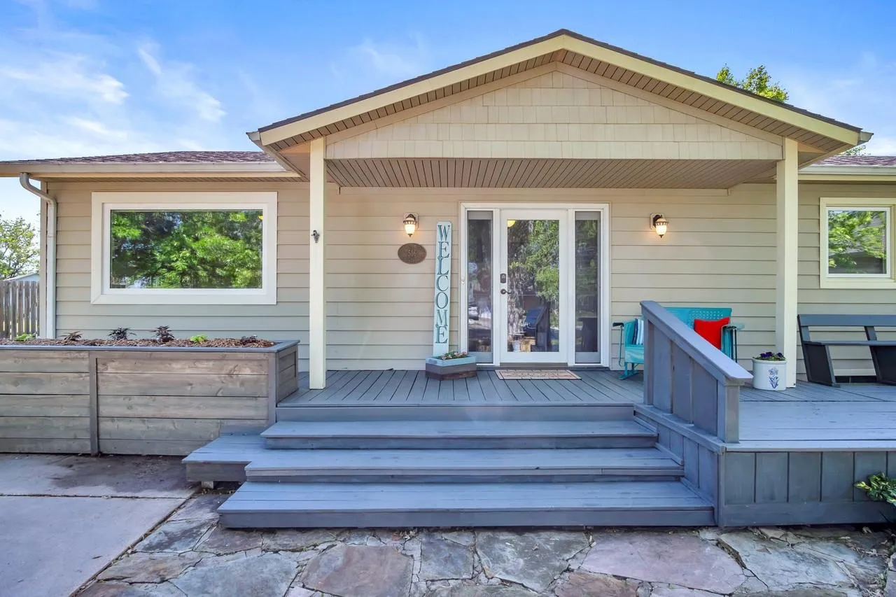 Newton, Kansas 67114, United States, 3 Bedrooms Bedrooms, ,2 BathroomsBathrooms,Residential,Pending,128455