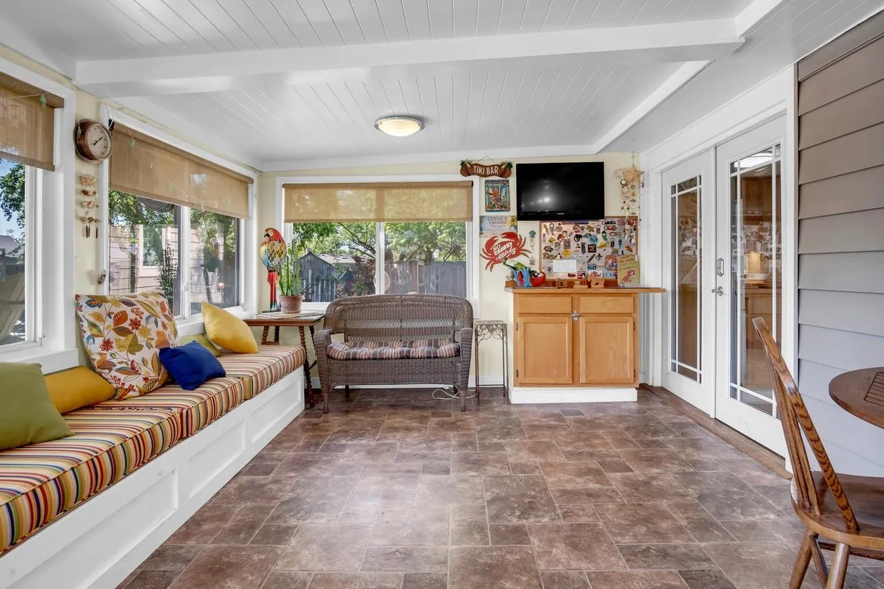 Newton, Kansas 67114, United States, 3 Bedrooms Bedrooms, ,2 BathroomsBathrooms,Residential,Pending,128455