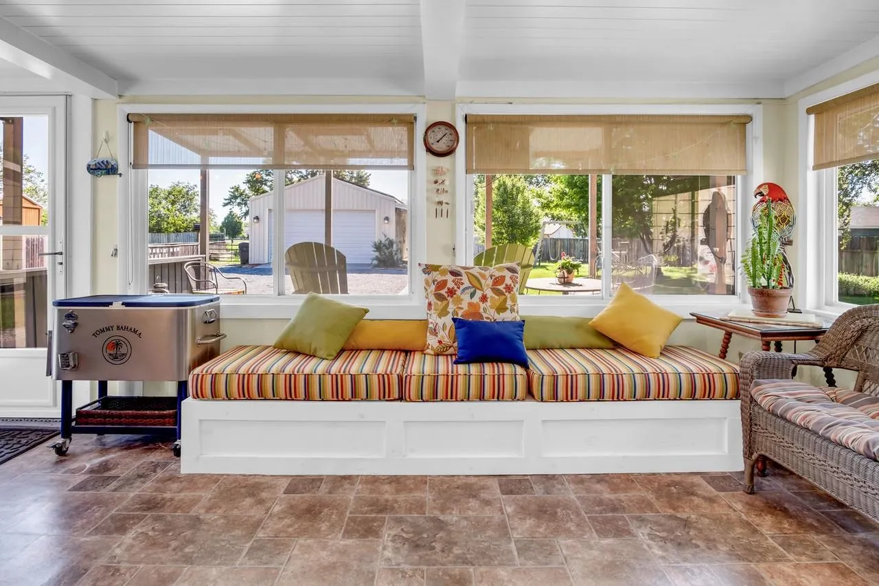 Newton, Kansas 67114, United States, 3 Bedrooms Bedrooms, ,2 BathroomsBathrooms,Residential,Pending,128455