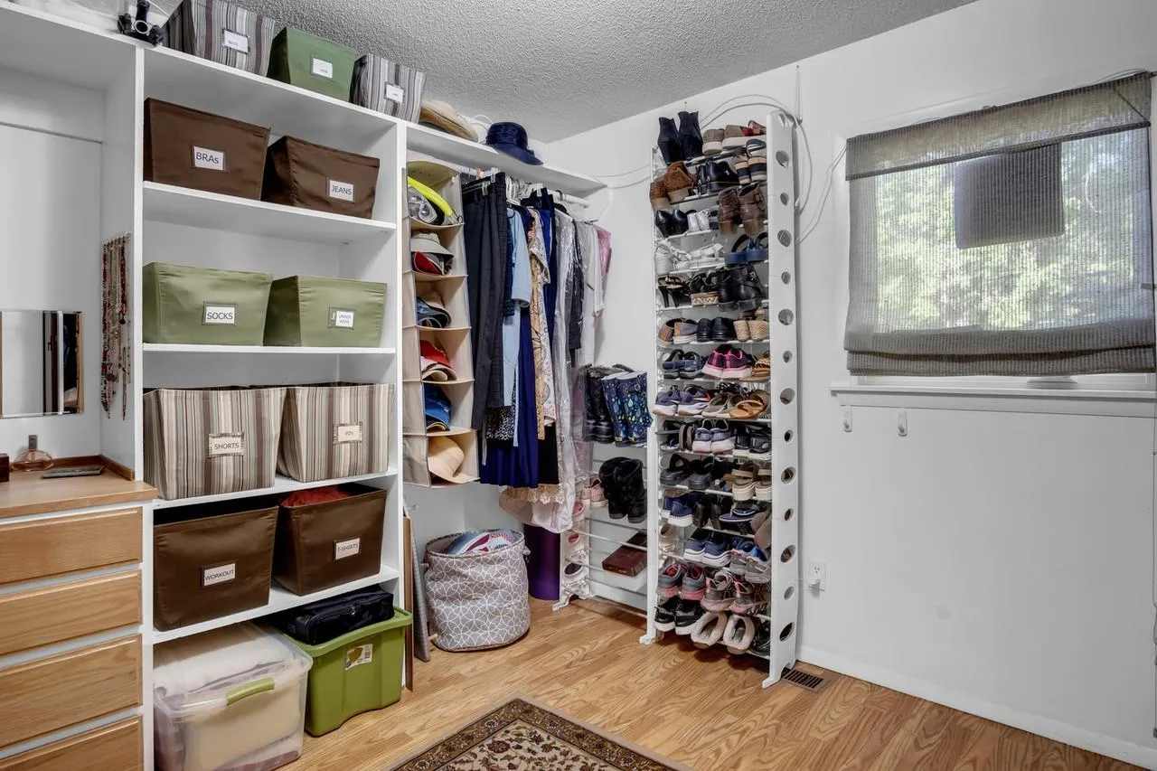 Newton, Kansas 67114, United States, 3 Bedrooms Bedrooms, ,2 BathroomsBathrooms,Residential,Pending,128455