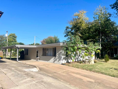 Homes For Sale - 911 N 3rd St<br/> Arkansas City, KS 67005