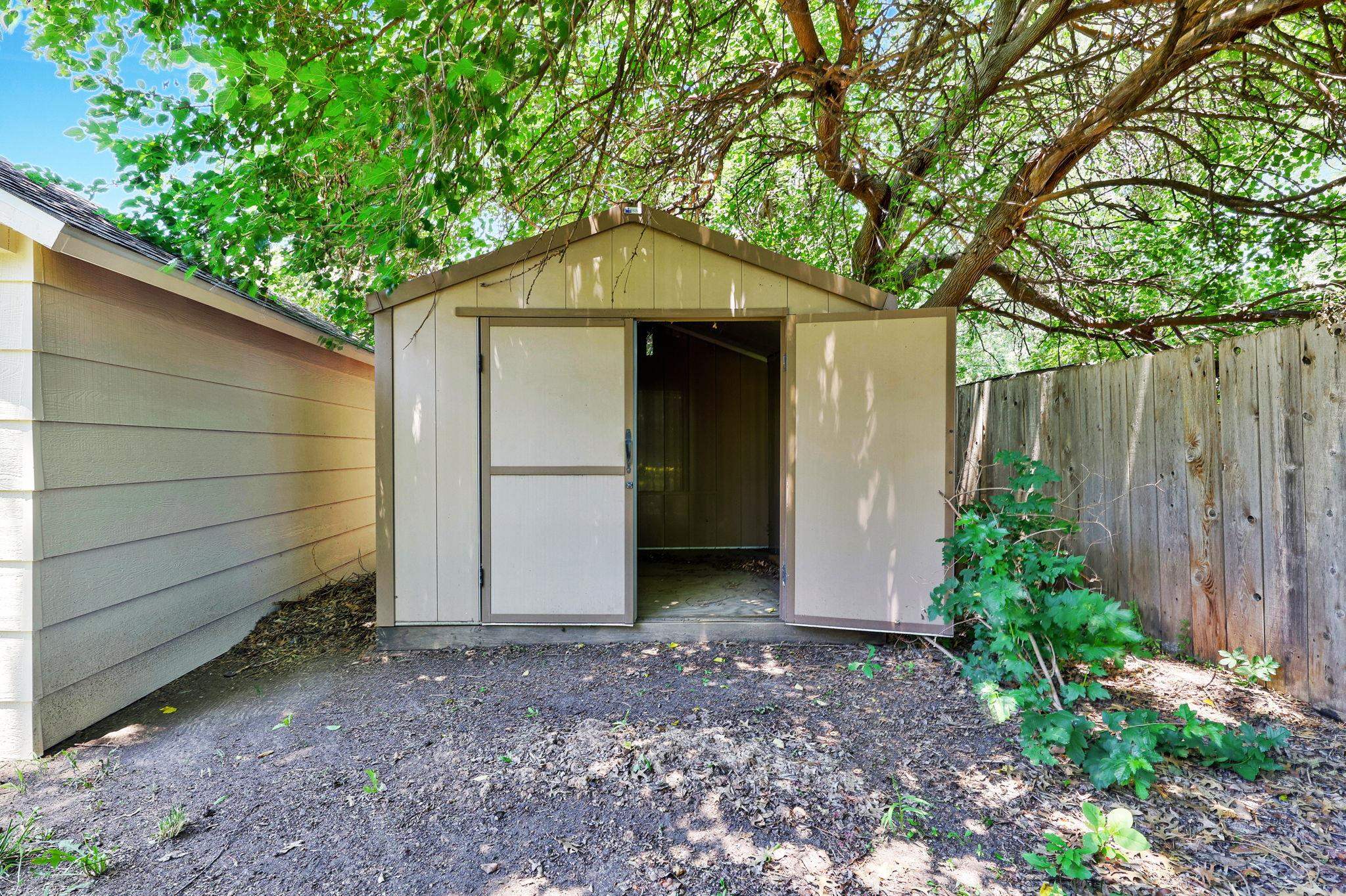 Wichita, Kansas 67207, United States, 3 Bedrooms Bedrooms, ,2 BathroomsBathrooms,Residential,Pending,53714