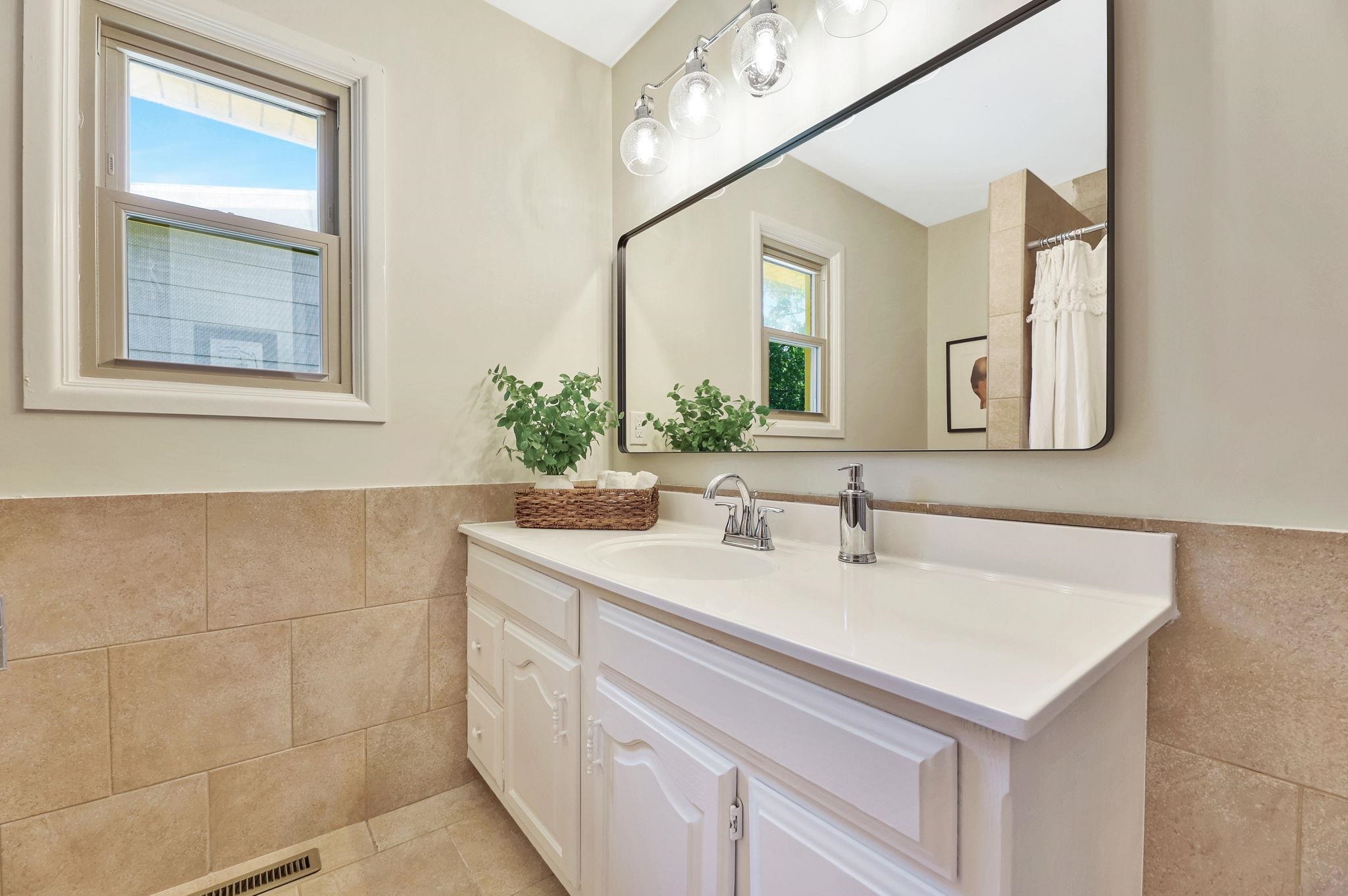 Wichita, Kansas 67207, United States, 3 Bedrooms Bedrooms, ,2 BathroomsBathrooms,Residential,Pending,53714