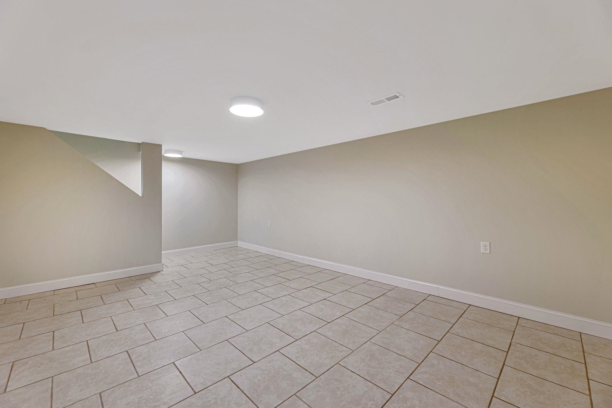 Wichita, Kansas 67207, United States, 3 Bedrooms Bedrooms, ,2 BathroomsBathrooms,Residential,Pending,53714