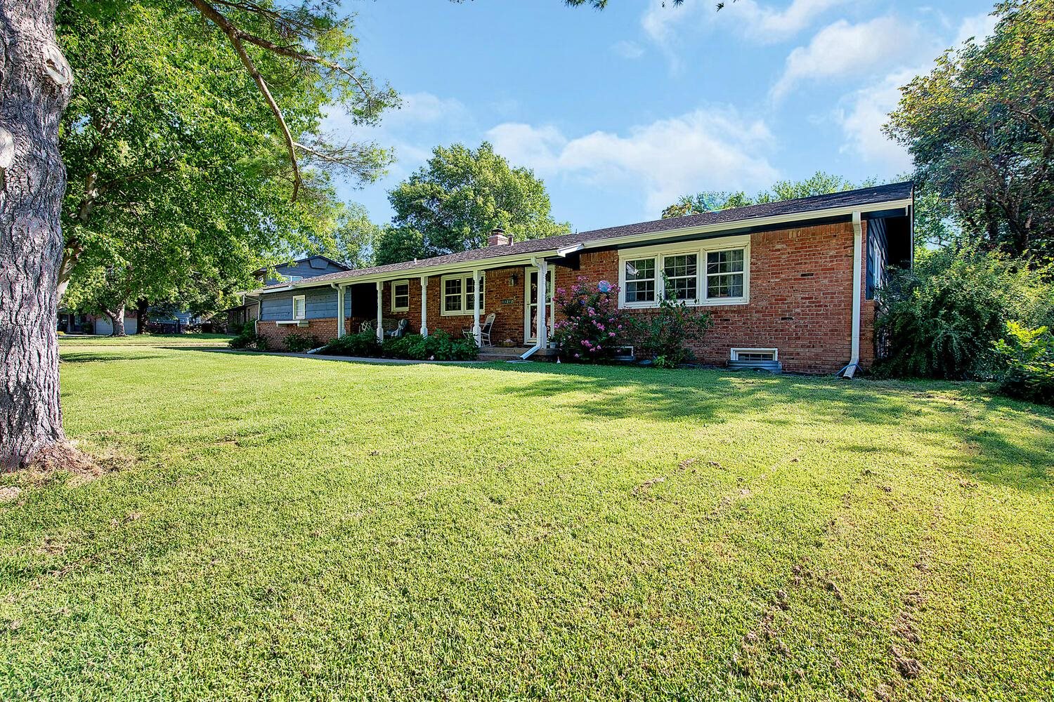 11212 Valley Hi Ct, Wichita, Kansas image 1