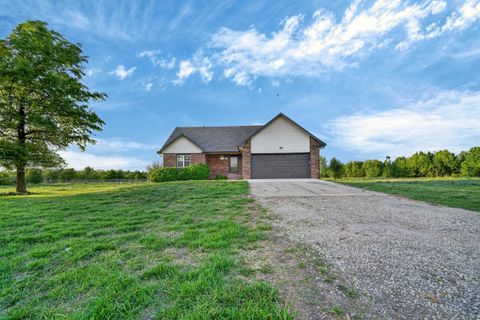 Homes For Sale - 13610 E Deerfield Trl<br/> Derby, KS 67037