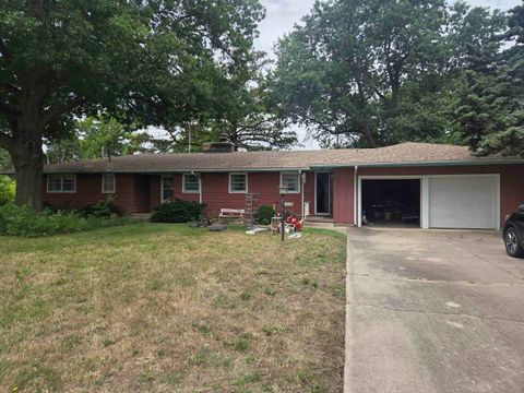 Homes For Sale - 3321 Bellaire Ct<br/> Wichita, KS 67218