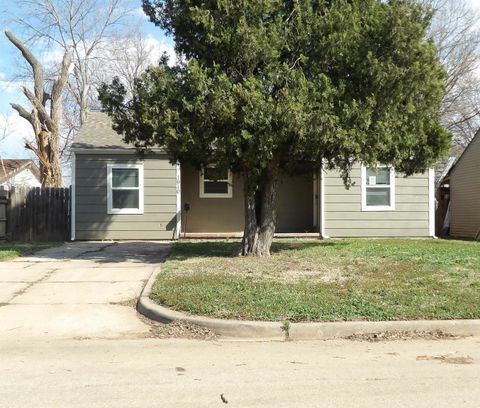 Photo of 1910 S Greenwood Ave., St, Wichita, KS 67211 (MLS # 669622)
