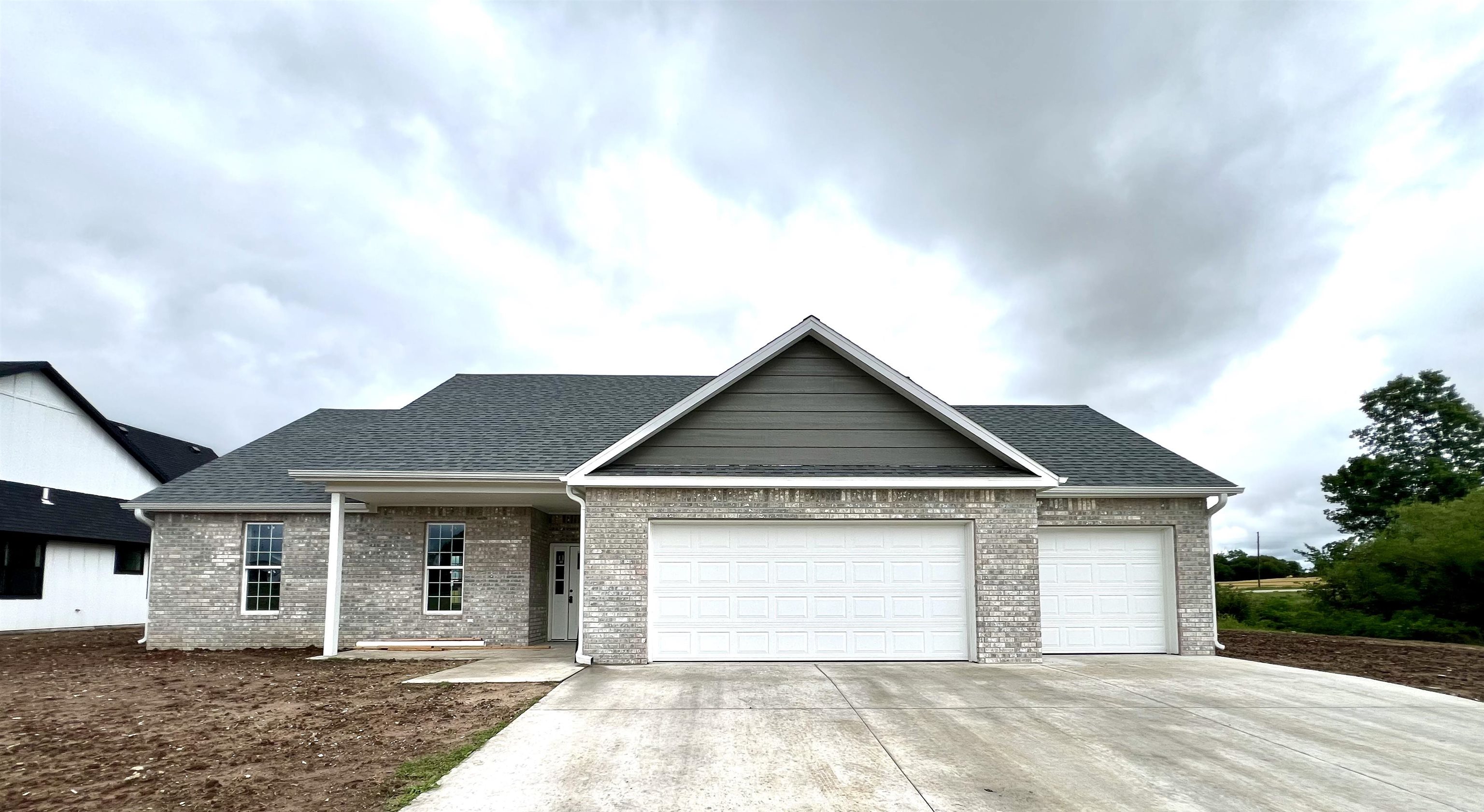 138 Castle Pines Dr, Arkansas City, Kansas image 1