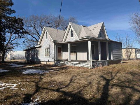 Homes For Sale - 1402 W 6th Ave<br/> El Dorado, KS 67042