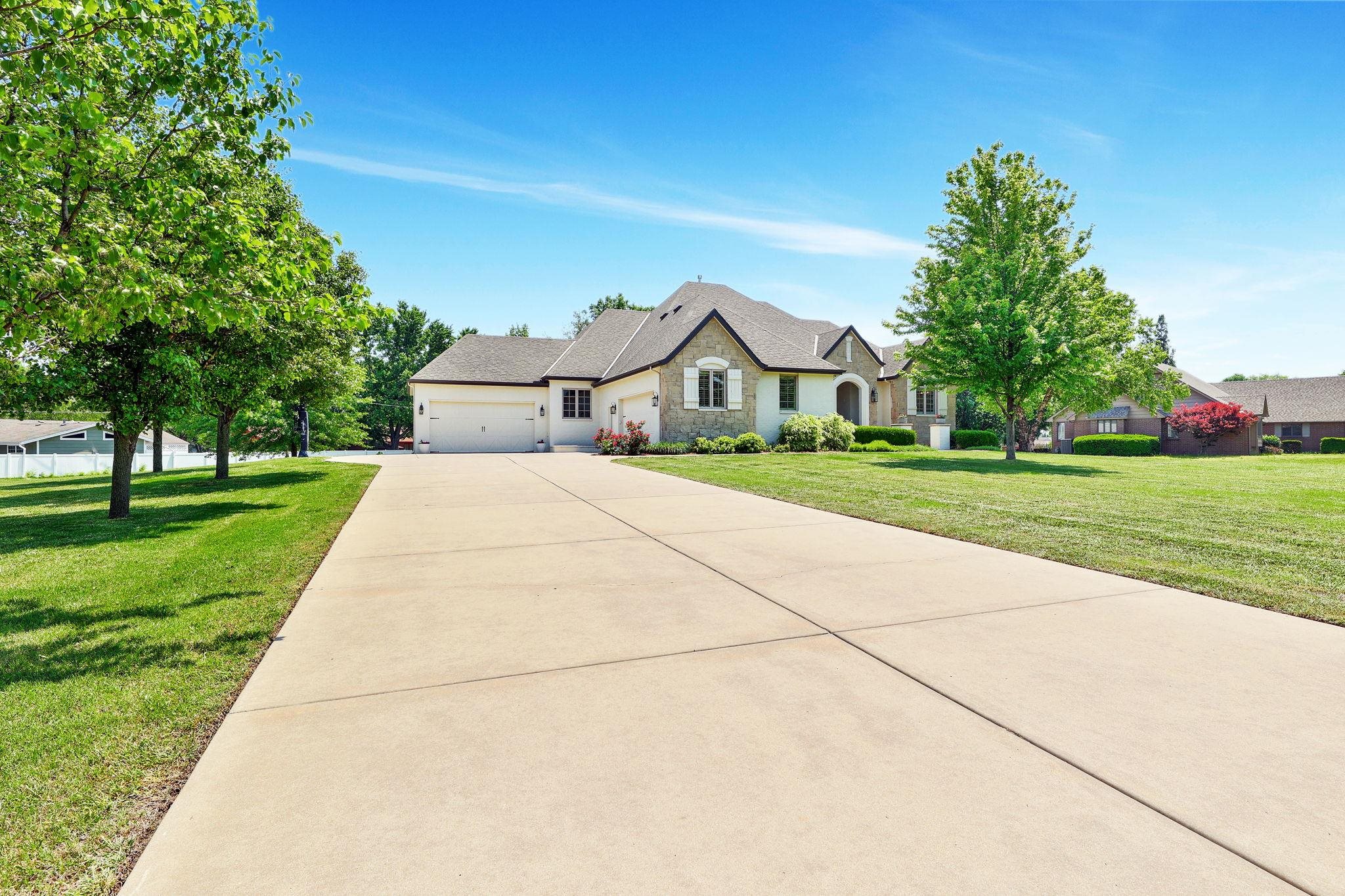 11 Crestway, Wellington, Kansas image 2