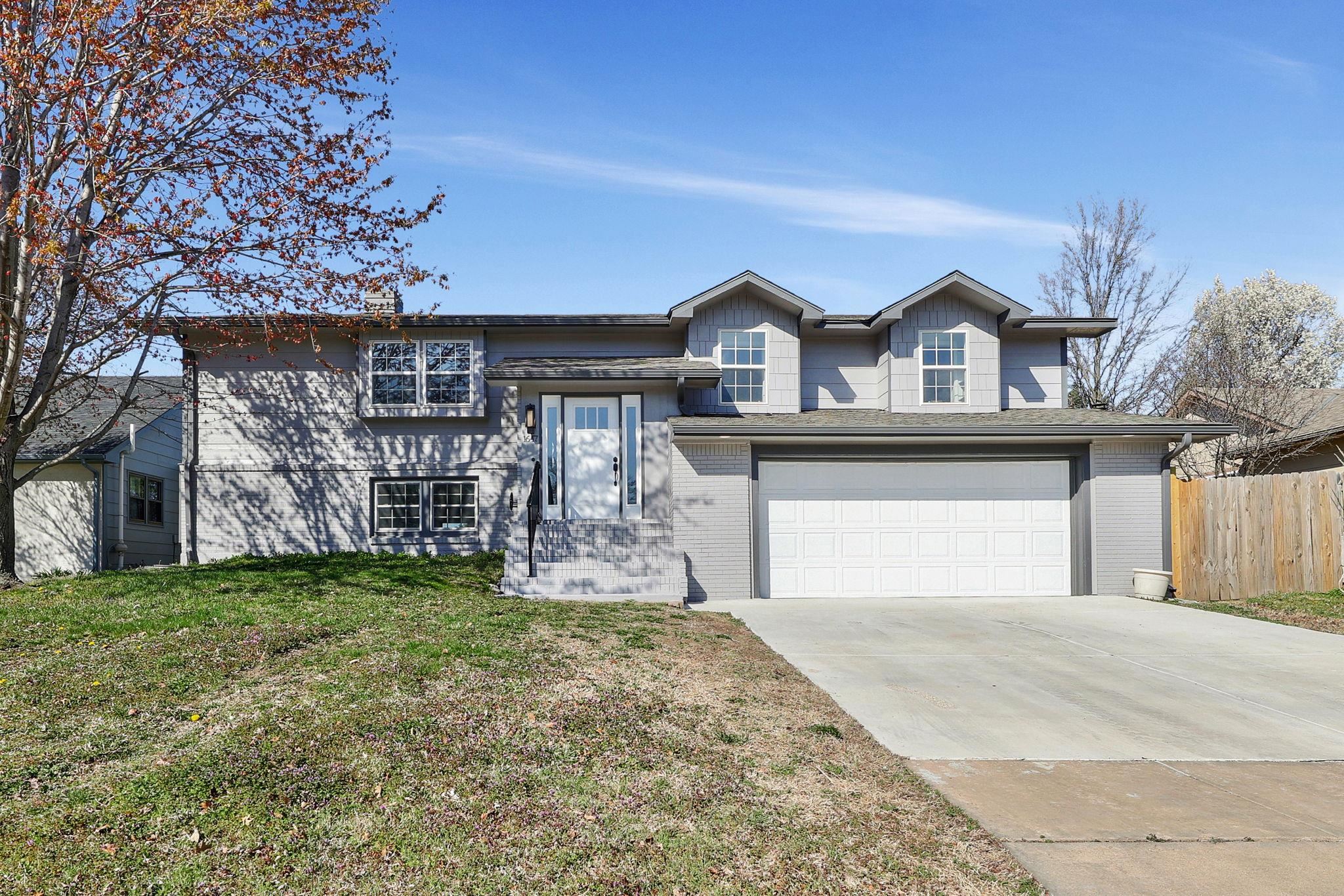 Wichita, Kansas 67207, United States, 3 Bedrooms Bedrooms, ,3 BathroomsBathrooms,Residential,Pending,62333
